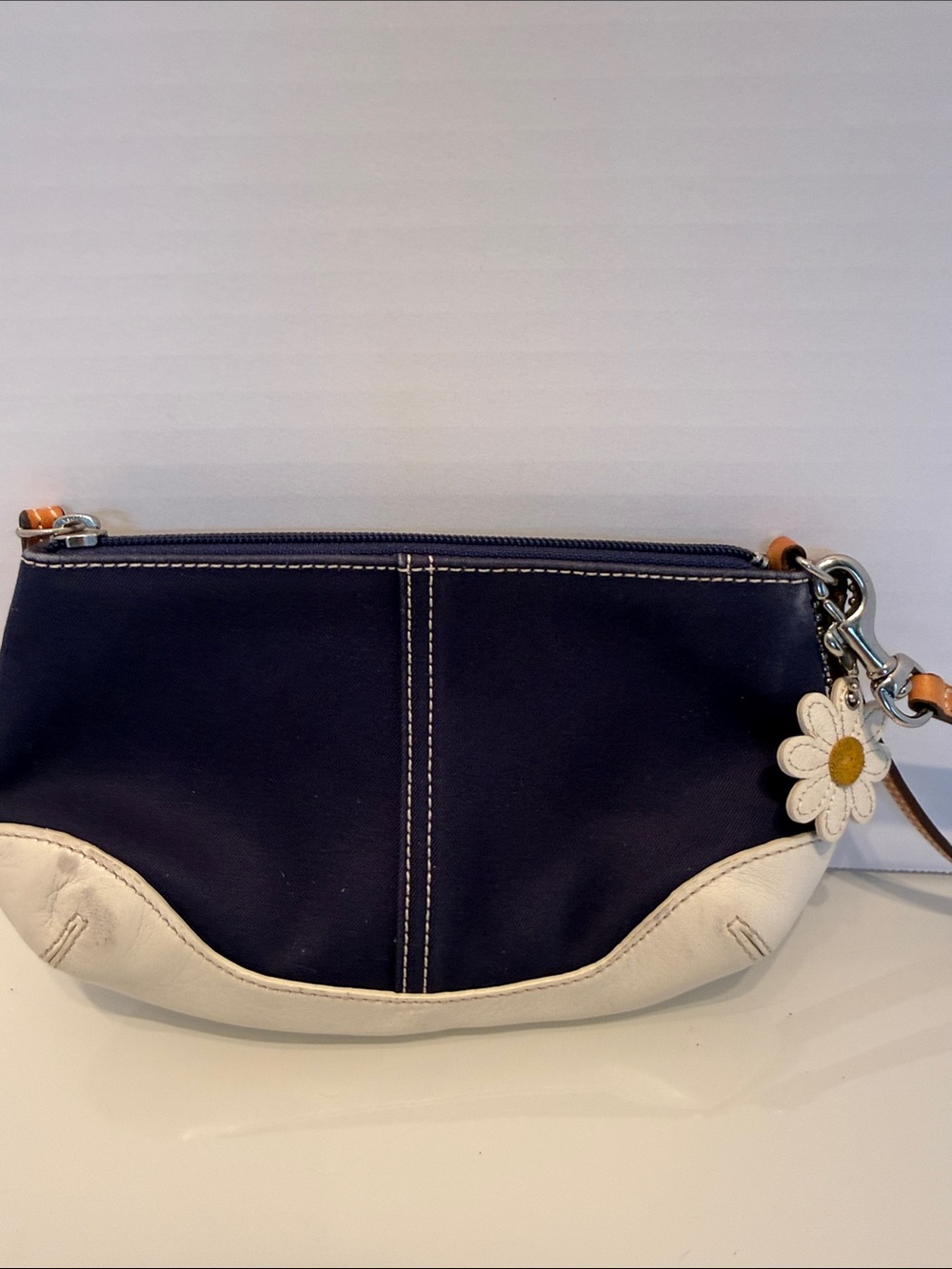 Coach Navy and White Wristlet with Daisy Charm - Picture 4 of 8